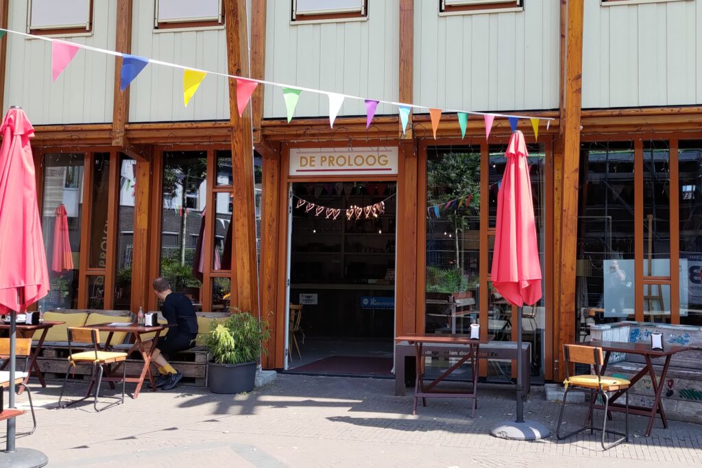 Photo de la façade du café De Proloog