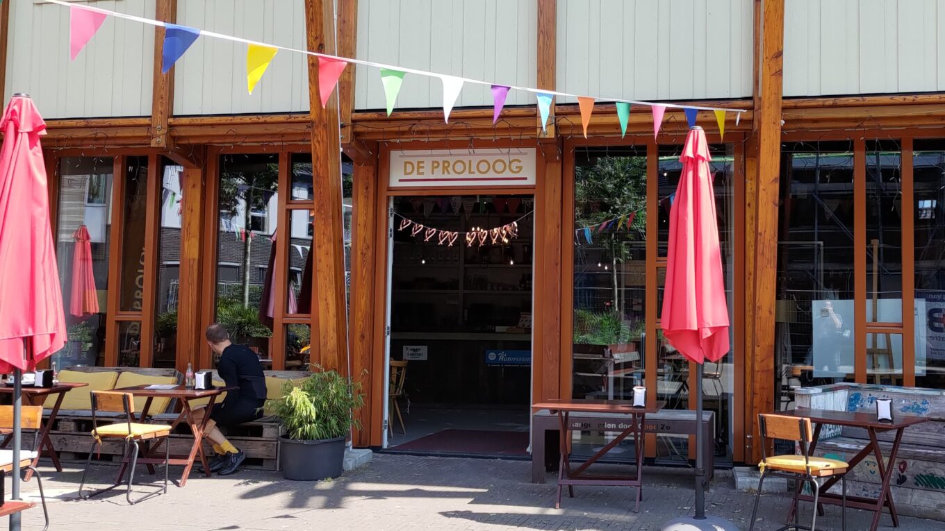 Photo de la façade du café De Proloog