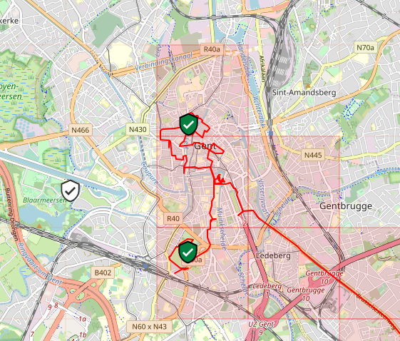 Capture d'écran de l'application StatsHunters qui montre la ville de Gand et deux badges en vert sur les trois.