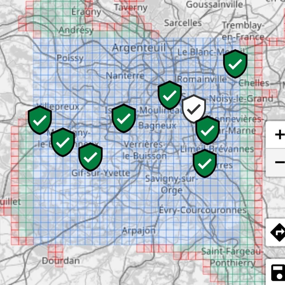 Capture d'écran de #statshunters centrée sur la région parisienne et montrant notamment 8 badges réalisés sur 9 disponibles