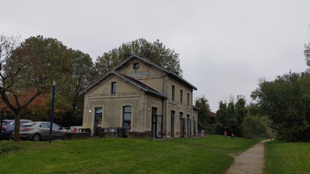 Une ancienne gare le long d'une voie verte