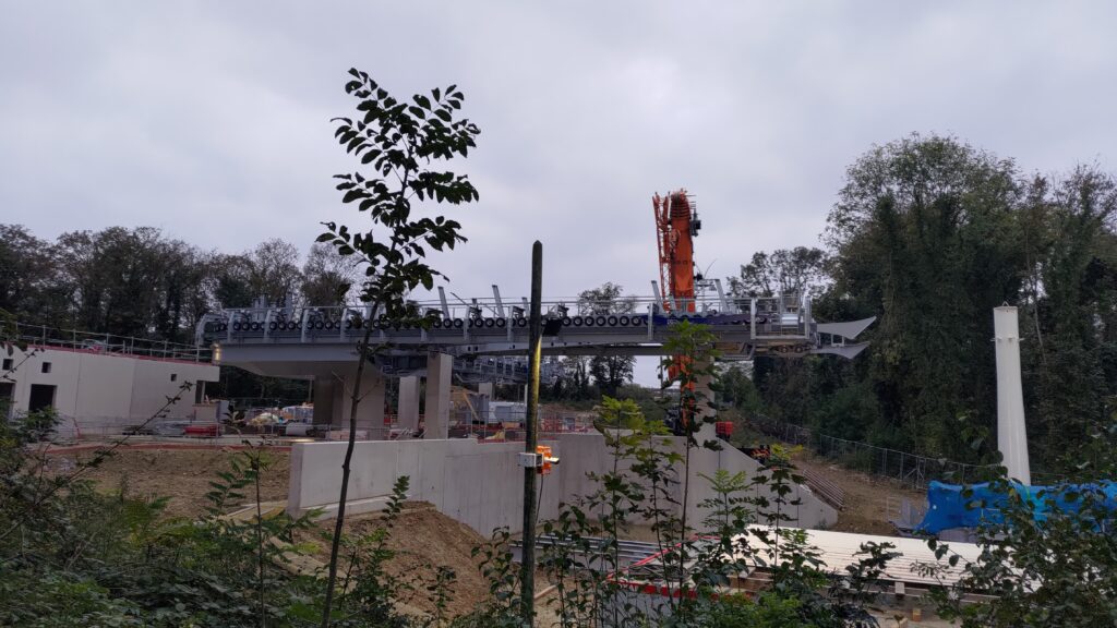Vue sur le chantier d'une gare du futur Cable 1