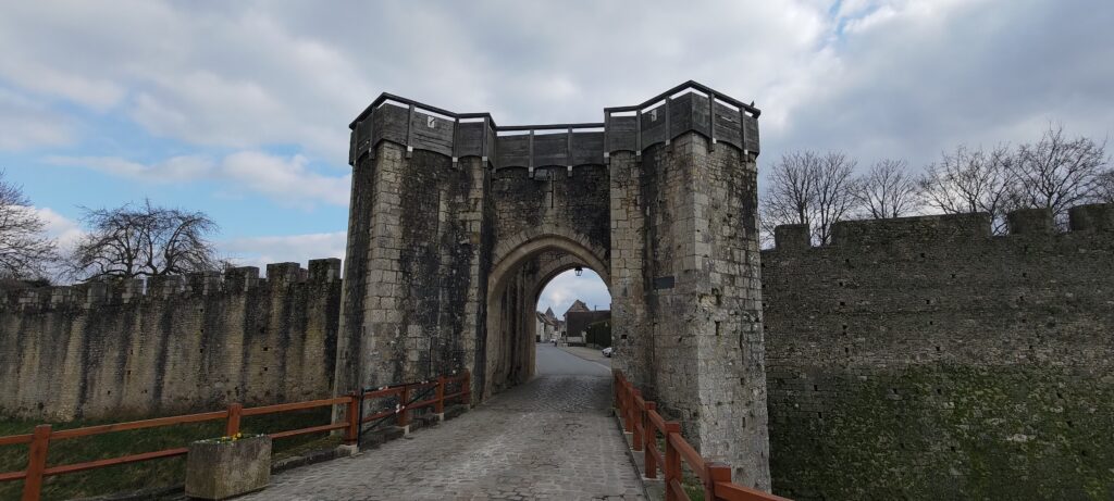 Porte dans l'enceinte fortifiée de Provins