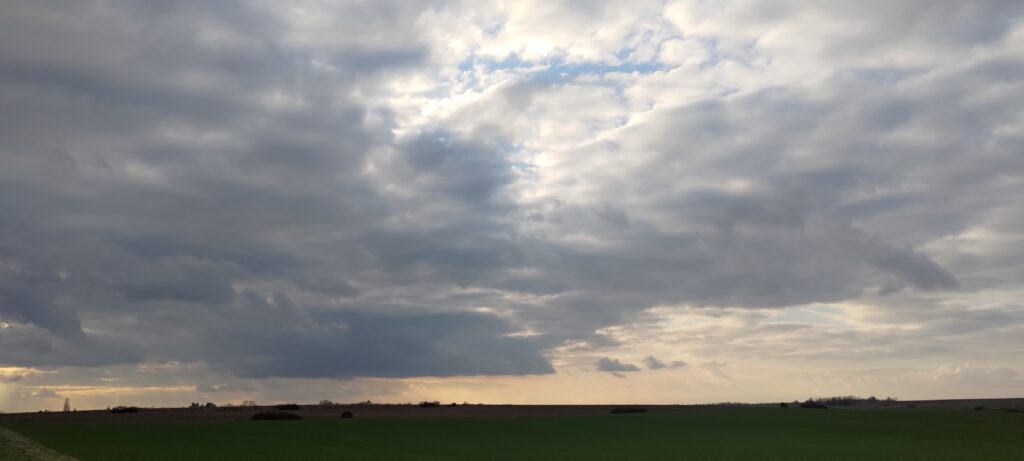 Paysage de couché de soleil sur la campagne