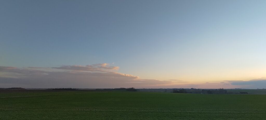 Paysage de couché de soleil sur la campagne