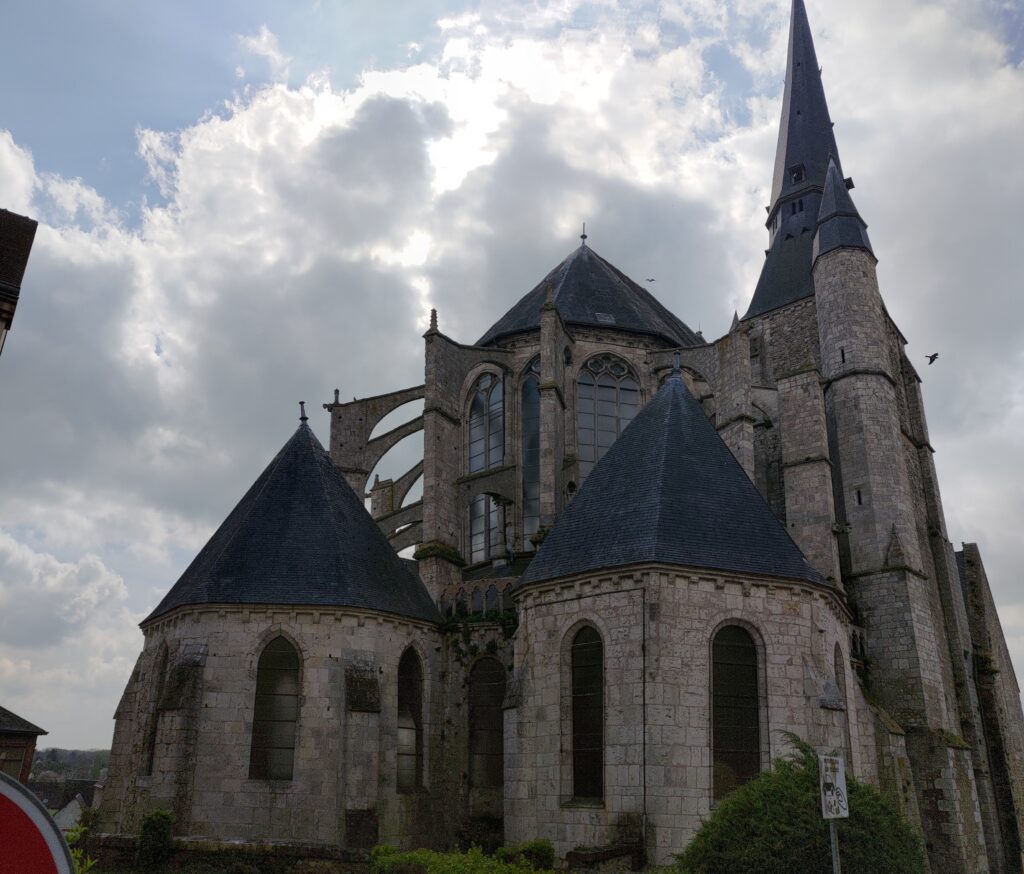 Église de Gallardon vue de derrière