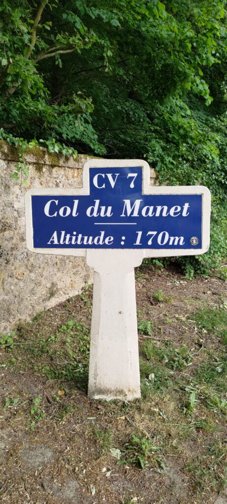 Panneau historique en béton "CV 7 / Col du Manet / Altitude 170m"