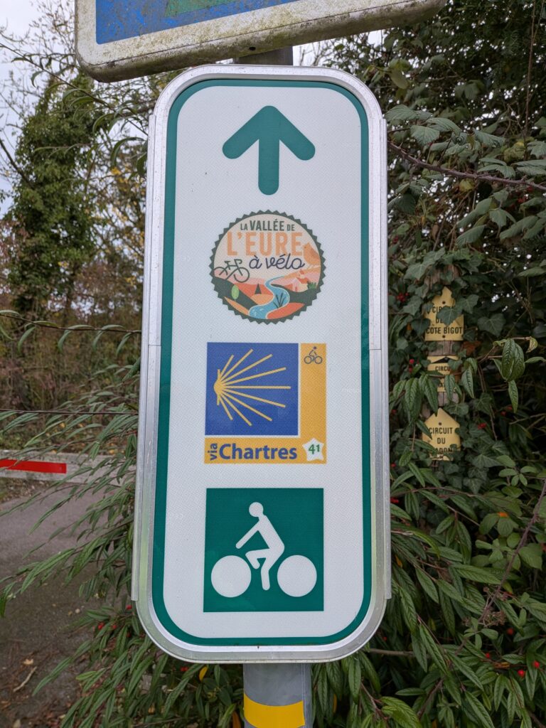 Panneau de voie verte "La vallée de l'Eure à vélo" et "Via Chartres"